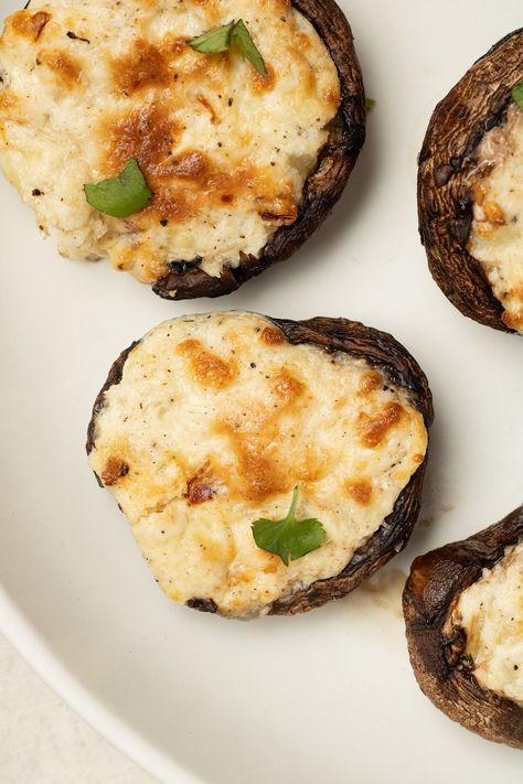 Stuffed Mushrooms in the Air Fryer Airfryer Stuffed Mushrooms, Cream Cheese Stuffed Mushrooms, Midwest Kitchen, Best Side Dish, Cheese Stuffed Mushrooms, Plain Bread, Game Day Appetizers, How To Cook Mushrooms, Edible Mushrooms