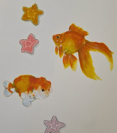 Oil Pastel Goldfish, Goldfish Watercolor Painting, Fish Crayon Drawing, Oranda Goldfish Drawing, How To Draw A Goldfish, Fancy Goldfish Drawing, Fish Marker Drawing, Aesthetic Goldfish, Gold Fish Drawing