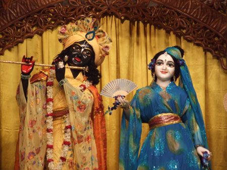 Radha Krishna in Japanese Avatar! OMG! Mayapur Radha Madhava in japanese kimono night outfit Radha Madhav Mayapur, Iskcon Mayapur Radha Krishna, Radha Madhav Iskcon Mayapur, Mayapur Radha Krishna, Iskcon Mayapur, Deity Clothes, Iskcon Krishna, Radhe Krishna Wallpapers, Krishna Gif