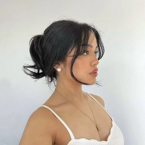 Hair Styles Prom Short, Low Bun Hairstyles With Bangs, Wedding Hair With Curtain Bangs, Becky G Bangs, Wolf Cut Updo Hairstyles, Pretty Hairline, Slick Back With Bangs, Hairstyles Curtain Bangs, Hair Inspo Hairstyles