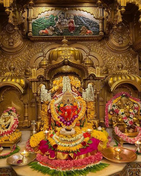 Sidhi Vinayak Ganpati, Sidhi Vinayak Mumbai, Fruits Name In English, Puja Ghar, Board Themes, Vision Board Themes, Maa Image, Ganesh Ji Images, God Photos