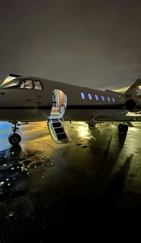 Jet Aesthetic, Jets Privés De Luxe, Side Hustles From Home, Jet Privé, Luxury Lifestyle Aesthetic, Life Vision Board, Side Hustle Ideas, Rich Lifestyle, Luxury Lifestyle Dreams