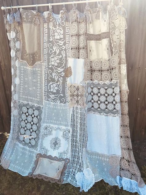 Camera Shabby Chic, Rideaux Shabby Chic, Shabby Chic Shower, Shabby Chic Shower Curtain, Baños Shabby Chic, Vintage Shower Curtains, Shabby Chic Apartment, Shabby Chic Decorating, Cocina Shabby Chic