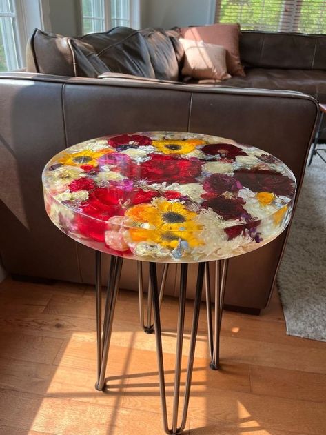 Table decor ideas Flowers Made From Resin, Flowers For Side Tables, Print Table Living Room, Epoxy Keepsake Table, Alternative Table Tops, Bridal Flower Resin, Flower Countertops Resin, Decopauge Glass Table, Epoxy Resin Tv Trays