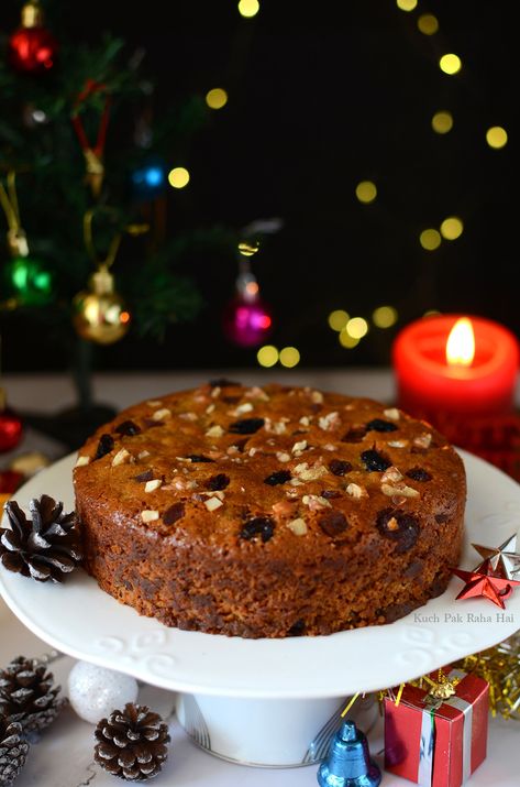 Eggless Christmas Plum Cake recipe (Christmas Fruit cake) Christmas Plum Cake Packing Ideas, Eggless Christmas Cake, Christmas Plum Cake Photography, Plum Cake Photography, Dry Fruits Cake, Christmas Plum Cake Recipe, Easter Bark Recipe, Christmas Plum Cake, Golden Food