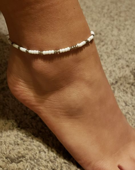 Savaya Anklet Ankle BraceletThe Savaya Shell anklet is a piece with a delicate design, dotted with white seed beads and centered with a tiny seashell piece. * Pattern centered with shell beads & silver accents. * Handmade in Bali. Adjustable to approximately 10" plus 4" sliding knot extension. Diy Anklets, Ankle Bracelets Diy, Bead Anklet, Beaded Ankle Bracelets, Crystal Anklet, Beaded Ankle, Phone Charms, Homemade Jewelry, Beaded Anklets