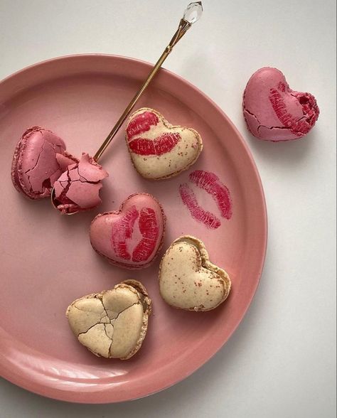 Macarons Aesthetic, Pretty Cakes, Food Obsession, Finger Food, Macaroons, Pretty Food, Cute Food, Aesthetic Food, San Valentino