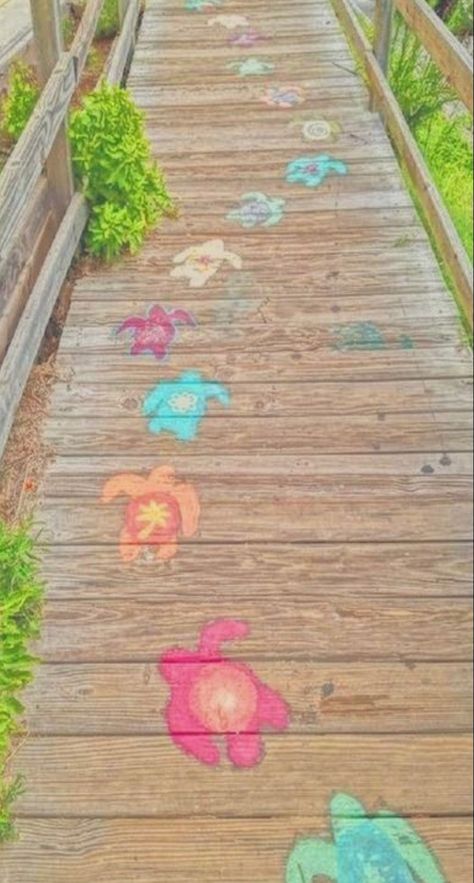 Fun Chalk Art, Beach Wall Collage, Preppy Beach, Cute Summer Wallpapers, Image Swag, Chalk Drawings, Ocean Vibes, Preppy Wallpaper, Preppy Summer