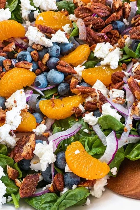 Blueberry Spinach Salad, Persimmon Salad, Salads To Make, Fall Salads, Candied Pecan, Gorgonzola Salad, Persimmon Recipes, Autumn Salad Recipes, Fruity Recipes