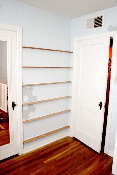 Easy book shelves how-to. Space Saving Bookshelves, Bookshelf Handmade, Comic Book Storage, Space Saving Shelves, Small Kids Room, Floating Bookshelves, Bookshelves Kids, Book Storage, Bedroom Doors