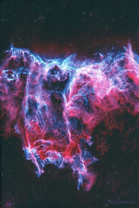 NASA Explore The Universe | 𝐍𝐆𝐂 𝟔𝟗𝟗𝟓: 𝐓𝐡𝐞 𝐁𝐚𝐭 𝐍𝐞𝐛𝐮𝐥𝐚 | Facebook Fun With Science, Veil Nebula, Explanation Writing, Astronomy Pictures, Light Year, The Veil, Space Science, Fun Science, Astronomy