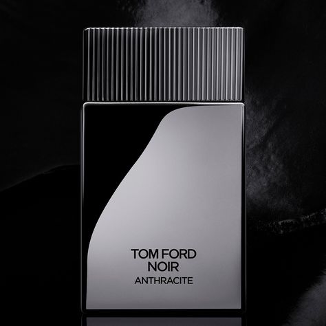 Tom Ford Noir, Perfume Men, Black Veins, Perfume Bottle Design, Grey Metal, Signature Fragrance, Tom Ford Men, Barbara Palvin, Mens Cologne