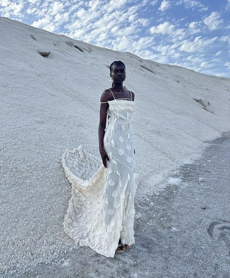 Jacquemus Dress, Adut Akech, Runway Dresses, Wedding Mood, Gorgeous Gowns, Dream Wedding Dresses, Looks Style, Fancy Dresses, Runway Fashion