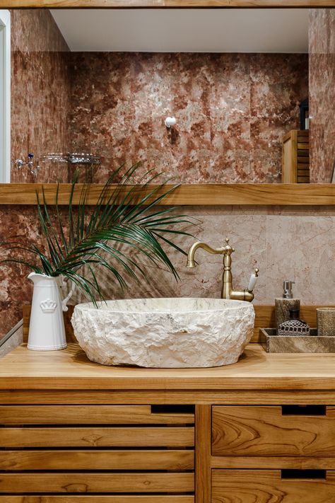 travertine sink Dining Sink Design, Bathroom Stone Sink, Tropical Bathroom Ideas, Stone Sink Bathroom, Wash Basin Ideas, Bathroom Tropical, Stone Wash Basin, Bathroom Pink, Stone Bathroom Sink