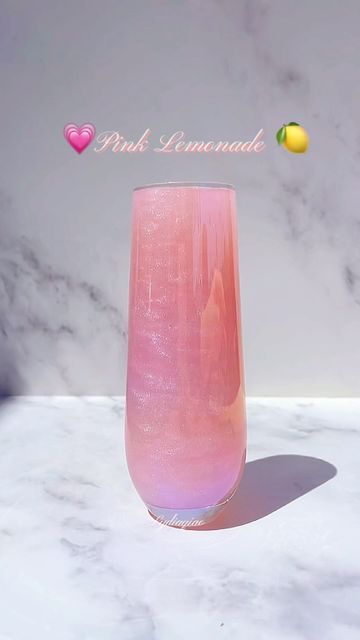 Bratz Inspired Drinks, Shimmery Drinks Non Alcoholic, Cute Drinks For Party, Pink Lemonade With Glitter, Sparkly Pink Lemonade, Glitter Pink Lemonade, Pink Glitter Drink Non Alcoholic, Sparkly Pink Cocktails, Pink Glitter Punch