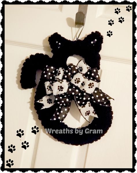 Black Cat Wreath for Front Door; Rescue Lover Gift; Pet Rescue Gift; isolation gift ideas; social distancing gift ideas; missing you gifts; pet lovers gift ideas; cat wreath ideas; paw print wall decor; cat lover gifts ideas; cattify your home; beloved pets; cat mom gifts; cat dad gifts; pawfect mom; cat wall decor ideas; cat lady gifts ideas; crazy cat lady gifts; cat themed home decor; paw print wreaths pets #pawprint #catmom #catdad #purrfect #catgifts #catlovergift #catlovergiftsideas Diy Cat Wreath, Black Cat Wreaths For Front Door, Black Cat Deco Mesh Wreath Diy, Cat Wreathes, Halloween Black Cat Wreaths, Cat Dad Gifts, Cat Themed Gifts, Custom Bows, Decoration Christmas