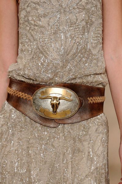 Ralph Lauren Spring 2011 RTW Ralph Lauren Love, Cowgirl Chic, Ralph Lauren Style, Western Chic, Western Belts, Carrie Bradshaw, Cowgirl Style, Fashion Details, Country Girls