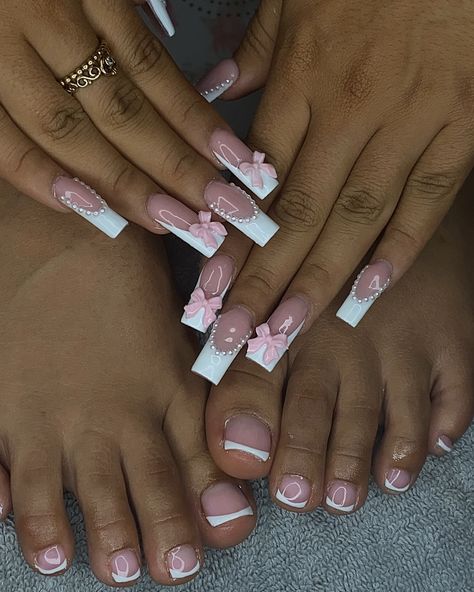 Matching nails and toes>>>> The “A” is soooo beautiful and it was hand drawn🤭 #stcloudfl #stcloudnails #kissimmeefl #kissimmeenails #orlandof| #orlandonailtech #lakenona #lakenonanails #stcloudtoes #kissimmeetoes #stcloudpedi #kissimmeepedicure #lakenonatoes #lakenonapedi Match Nails And Toes, Acrylic Toes And Nails Set, Cute Nails And Toes Matching, Hands And Toes Nails Matching, Acrylic Nails And Toes Matching Ideas, Nails And Toes Matching Ideas, Matching Set Nails And Toes, Matching Toes And Nails, Nail And Toes Matching Ideas