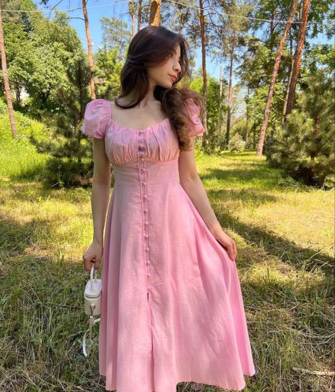 Cottage Core Dresses, Looks Rihanna, White Dress Outfit, Vestidos Color Rosa, Desi Fashion Casual, Designer Dresses Casual, Stylish Dress Book, Easy Trendy Outfits, Gowns Of Elegance