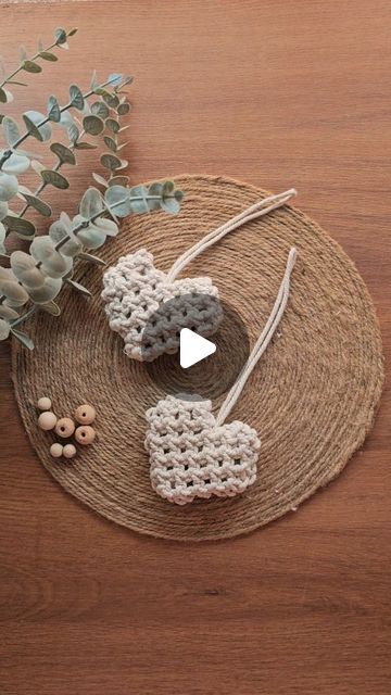 Valentines Macrame, Heart Macrame, Macrame Heart, Valentine Garland, Instagram Tutorial, Strung Beads, Macrame Ideas, Macrame Patterns, Macrame Diy