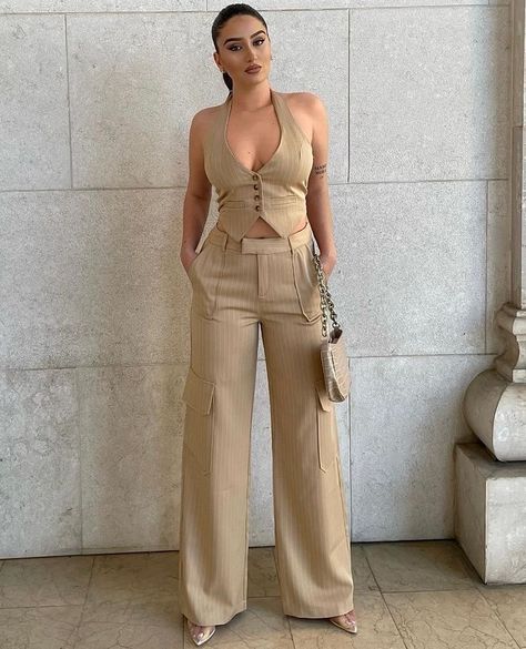 Beige Monochrome Outfit, Beige Fashion, Cargo Vest, Fasion Outfits, Monochrome Outfit, Cargo Pant, Casual Dinner Outfit, Pant Set, Minimalist Outfit