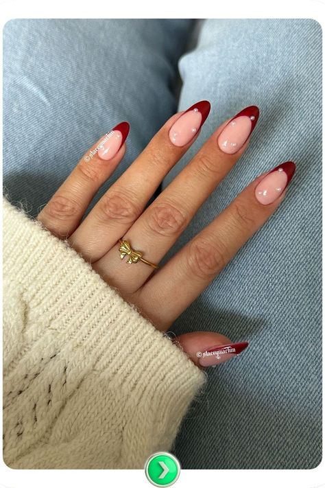 Classic white nails feature snowflake details and subtle sparkle. This timeless Christmas design blends simplicity with festive charm for an elegant seasonal look. Classic White Nails, Simple Christmas Nail Ideas, Simple Christmas Nail Designs, Simple Christmas Nail, Trendy Winter Nails, Timeless Christmas, Christmas Nail Ideas, Nails Oval, Christmas Gel