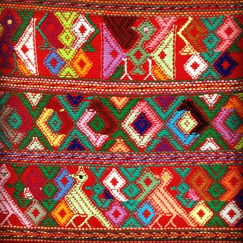 In Mayan communities, weaving is used to pass stories through the generations. This weaving is from the region of Quiche, in the Western highlands. The pattern shows local birds, which represent lovers. #mayanculture #weaving #guatemala Mayan Dress, Guatemalan Art, Mayan Textiles, Cultural Patterns, Native American Rugs, Guatemalan Textiles, Mayan Art, Mayan Culture, American Decor