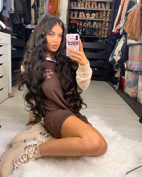 @rebecca_ferguson_ said at home inchesssss 🤑 with #BELLAMIhair 26" Silk Seam™️ #extensions in Mochachino Brown. Should we make even longer ones?! Silk Seams are made with Invisi-Weft™ technology, making the wefts lightweight & flexible to wear, allowing for inches 👏 on 👏 inches 👏. Shop at link in bio! 26 Inch Hair Extensions, 26 Inch Hair, Hair Extensions Brown, Rebecca Ferguson, Clip In Hair, Doll Hair, Clip In Hair Extensions, Remy Hair, Clip Ins