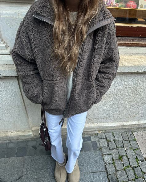 Teddy bear 🧸🧸🧸 #autumn #ootdinspiration #autumnvibes🍁 #aesthetics Fuzzy Zip Up Jacket Outfit, Teddy Jacket Outfit Aesthetic, Teddy Hoodie Outfit, Teddy Fleece Jacket Outfit, Teddy Bear Sweater Outfit, Teddy Bear Jacket Outfit, Fuzzy Jacket Outfit, Teddy Jacket Outfit, Fuzzy Jackets