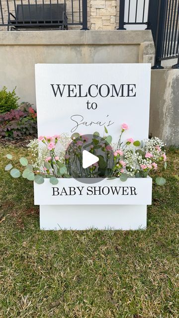 Diy Baby Shower Sign, Diy Welcome Board, Baby Shower Entrance Decor, Flower Box Sign, Diy Flower Box, Wooden Flower Boxes, Entrance Signage, Diy Flower Boxes, Rental Ideas