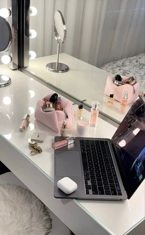 Self Care Maintenance, Clean Girl Aesthetic Makeup, Maintenance Day, Vanity Inspo, Beauty Self Care, Pedicure Gel, Girls Vanity, Luxury Room Bedroom, Clean Girl Aesthetic