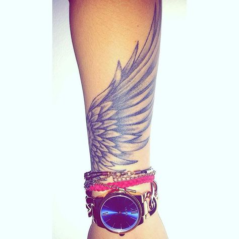 Angel Wing Tattoo, Alas Tattoo, Wing Tattoo, Cat Tattoos, Geniale Tattoos, Tiny Tattoo, Wings Tattoo, Feather Tattoos, Dope Tattoos