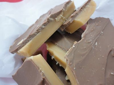 Homemade English Toffee - Definitely on my Christmas baking list English Toffee Recipe, Heath Bar, Toffee Recipe, English Toffee, Christmas Sweets, Insta Pot, Yummy Sweets, Christmas Goodies, Eat Dessert