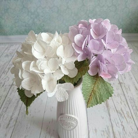 Easy Flower Arrangements Diy, Lilac Hydrangea, Paper Hydrangea, Crepe Paper Flowers Tutorial, Crepe Paper Crafts, Bouquet Home Decor, Hydrangea Wedding, Paper Peonies, Hydrangeas Wedding