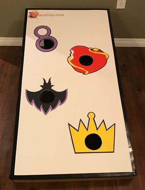 DIY bean bag toss.  Just used basic descendants symbols for this game.  #everylastdetail Disney Villain Party Games, Descendants Party Games, Descendants Symbols, Diy Bean Bag Toss, Descendants Crafts, Descendants Games, Disney Camp, Descendants Party Ideas Birthdays, Villain Party