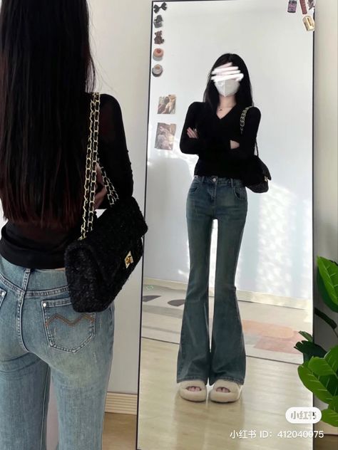 Flared Jeans And Tshirt Outfit, Outfits W Cardigans, Korean Flare Pants Outfit, Flare Jeans Outfit Korean, Flared Jeans Outfit Aesthetic, Bootcut Jeans Outfit Casual, Flare Jeans Outfit Aesthetic, Flair Jeans Outfit, Flare Jean Outfit