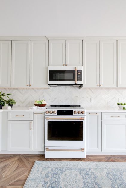 Bright, Beautiful Appliances Stainless Steel Appliances With White Cabinets, White Kitchenaid Appliances, Kitchens With White Appliances Ideas, Kitchen Ideas White Appliances, White Kitchen Appliances White Cabinets, White Appliances In Kitchen, Kitchen White Appliances, White Electric Stove, Beautiful Appliances