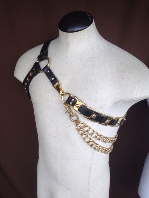 Royal KKG harness Male Harness Fashion, Body Harness Outfits Men, Fantasy Accessories Male, Chain Harness Men, Mens Harness Fashion, Leather Harness Mens, Body Harness Men, Chest Harness Men, Hip Harness