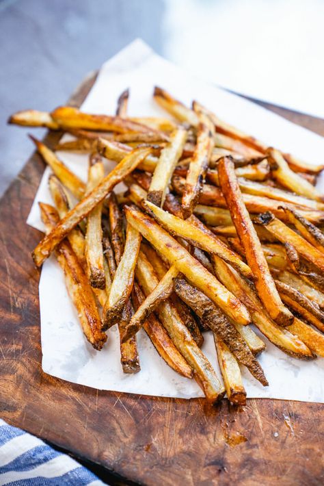 Here's how to make the best homemade French fries you've ever had! This method makes better-than-restaurant fries with no deep frying. #homemade #fries #frenchfries #homemadefrenchfries #bakedfries #howtomakefries Best French Fries Homemade, Best Homemade French Fries, How To Make Fries, Deep Fried French Fries, French Fry Seasoning, Best French Fries, Seasoned Fries, Homemade Fries, Making French Fries