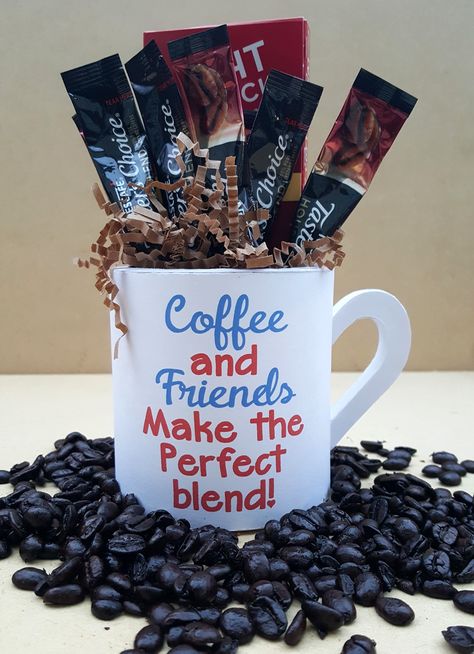 Coffee Mug Gift Ideas Filled Diy, Coffee Cup Gift Ideas Filled, Cup Gift Ideas Filled, Coffee Bouquet, Diy Eid Gifts, Starbucks Birthday, Candy Bouquet Diy, Birthday Room Decorations, Easy Diy Christmas Gifts