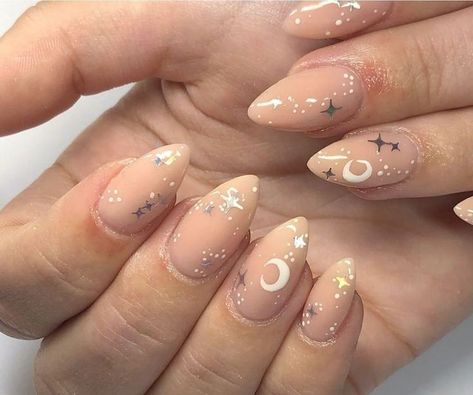 Moon Nails, Nail Trend, Green Nail Polish, Nails Now, Painted Nail Art, Dip Powder Nails, Birthday Nails, Minimalist Nails, Hand Paint