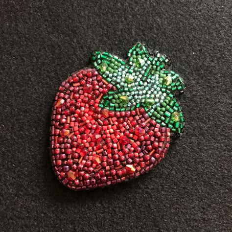 Sweet Strawberry Bead Embroidery Strawberry, Bead Embroidery Keychain, Bead Embroidery Beginner, Beaded Tshirt Ideas, How To Embroider Beads, Beaded Tshirts, Beaded Embroidery Shirt, Bead Embroidery Flower, Free Blanket Knitting Patterns