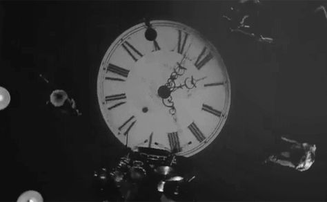 black and white clock gif Book Gif, Black And White Gif, Ballet Gif, Aesthetic Gifs, Silent Movie, Home Of The Brave, Gif Hunt, Land Of The Free, Sirius Black