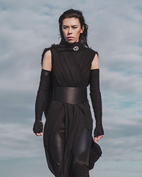 Dark Rey Cosplay Sci Fi Fashion Casual, Jedi Aesthetic Clothes, Jedi Outfit Female Aesthetic, Sci Fi Casual Clothes, Sci Fi Outfits Female Casual, Starwars Outfit Aesthetic, Sci Fi Fashion Women, Dune Outfit Aesthetic, Dune Outfit Inspiration