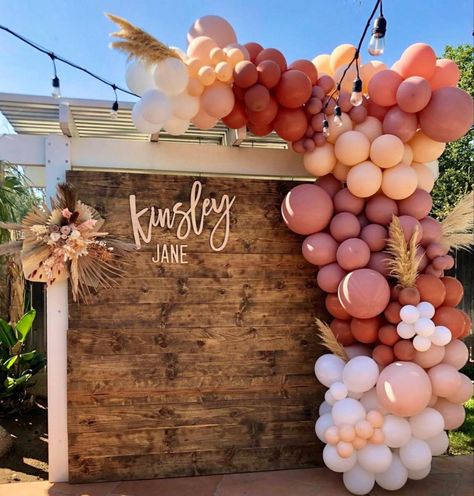 Graduation Party Colors Schemes, Boho Graduation Cake Ideas, Graduation Boho Party Ideas, Sage And Pink Graduation Party, Boho Chic Graduation Party, Cute Grad Party Decorations, Boho Sweet 16 Decorations, Boho Themed Graduation Party, Bohemian Graduation Party