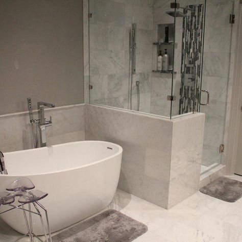 Design Interior Baie, Small Bathtub, Decor Baie, Steam Showers Bathroom, Bathroom Layout, Bathroom Remodel Master, Bath Tub, Bath Remodel, Small Bathroom Remodel