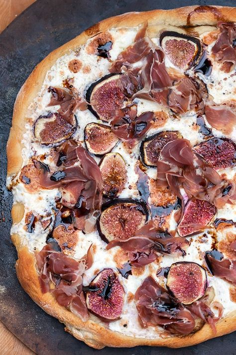 Fig and Prosciutto Pizza with Balsamic Drizzle | spachethespatula.com Fig And Prosciutto Pizza, Fall Pizza Recipes, Fig And Prosciutto, Fall Pizza, Balsamic Drizzle, Kale Recipe, Prosciutto Pizza, Pizza Muffins, Fig Recipes