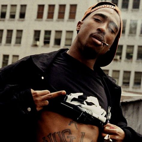 : Photo Tupac Wallpaper, Tupac Pictures, Snoop Dog, Rap Aesthetic, Tupac Shakur, American Rappers, Thug Life, Tupac, Mixtape