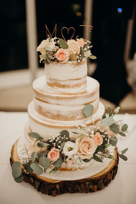 Pink Boho Wedding Cake, Bare Cake With Flowers, Spring Boho Wedding Decor, 3 Tier Wedding Cake Rustic, Southern Wedding Cake, Minimalist Wedding Cakes, Vintage Wedding Cake Designs, Naked Wedding Cake With Flowers, Wedding Cakes Spring