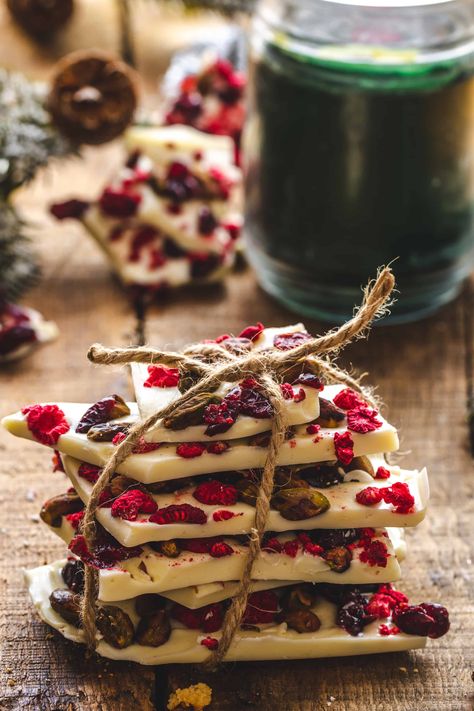 This colorful white chocolate bark recipe with pistachio, cranberry and raspberries is an incredible holiday treat for Christmas, or a sweet treat for any day of the festive season! A perfect edible gift for Christmas, too. Christmas recipe, Christmas cookie recipe, Christmas cookies recipe for everyone you love.